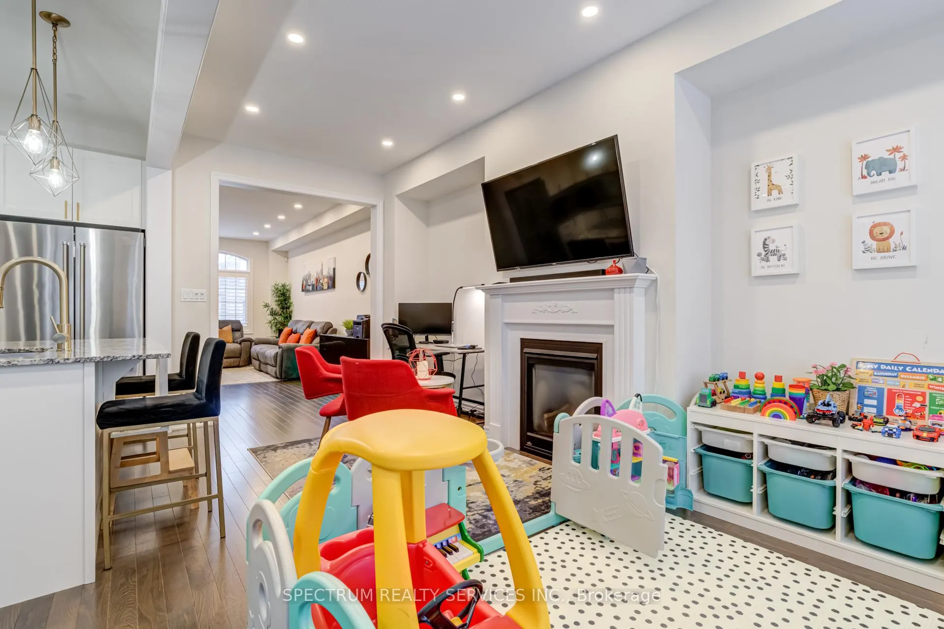 Photo 12 of 23 Sunset Terrace, Vaughan, Vellore Village — HOMEH