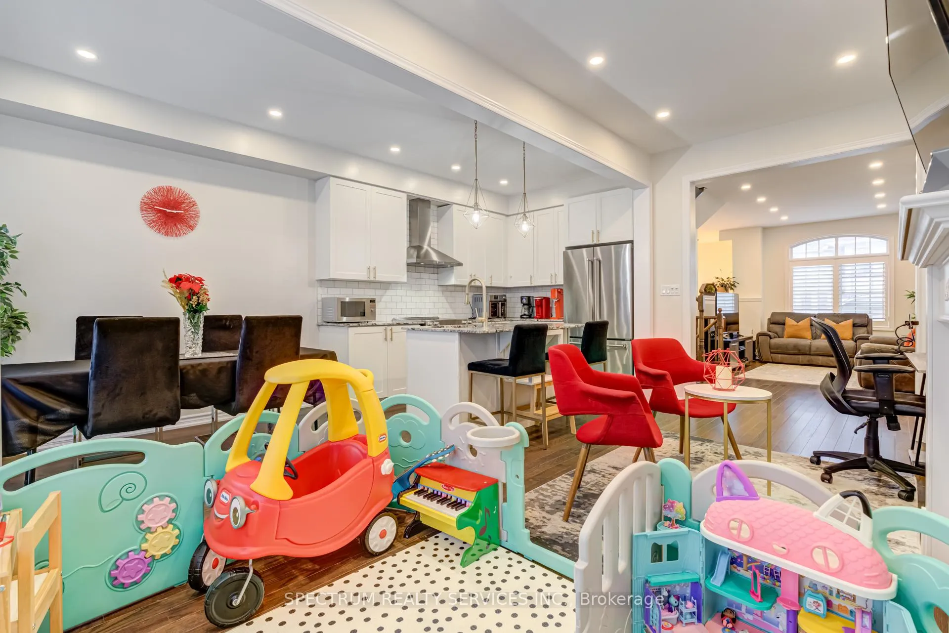 Photo 13 of 23 Sunset Terrace, Vaughan, Vellore Village — HOMEH