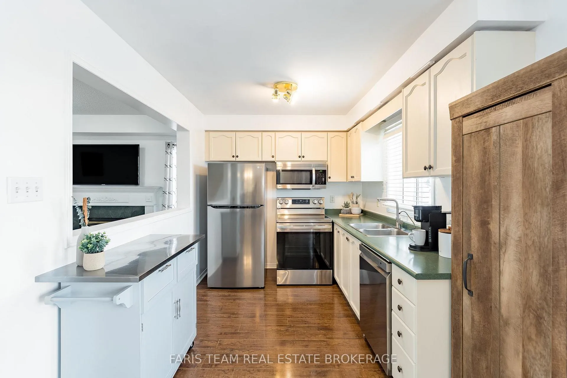Photo 7 of 7 Round Leaf Court, Barrie, Holly — HOMEH