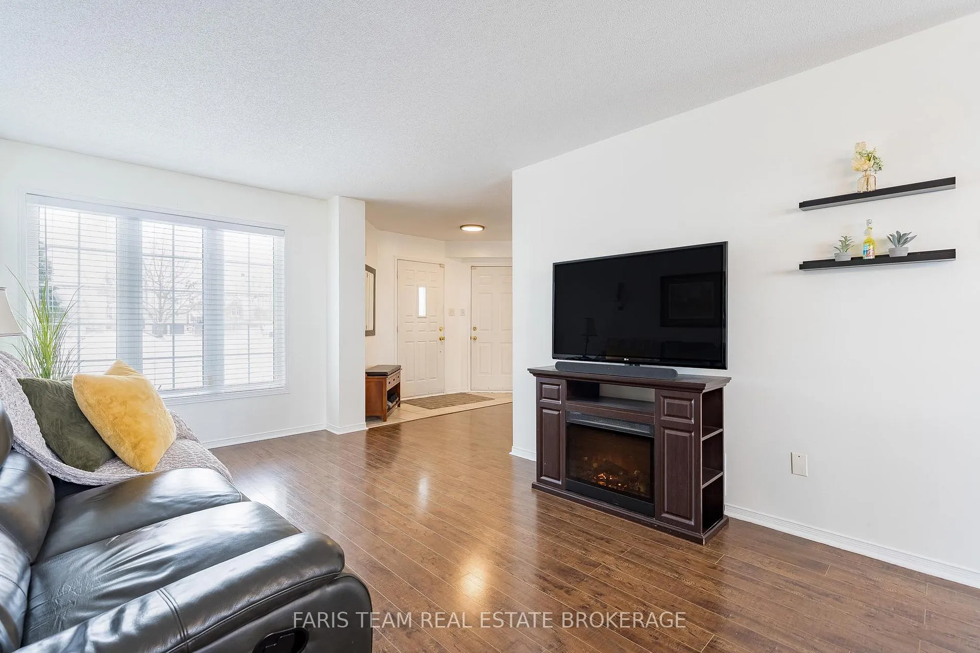 Photo 13 of 7 Round Leaf Court, Barrie, Holly — HOMEH