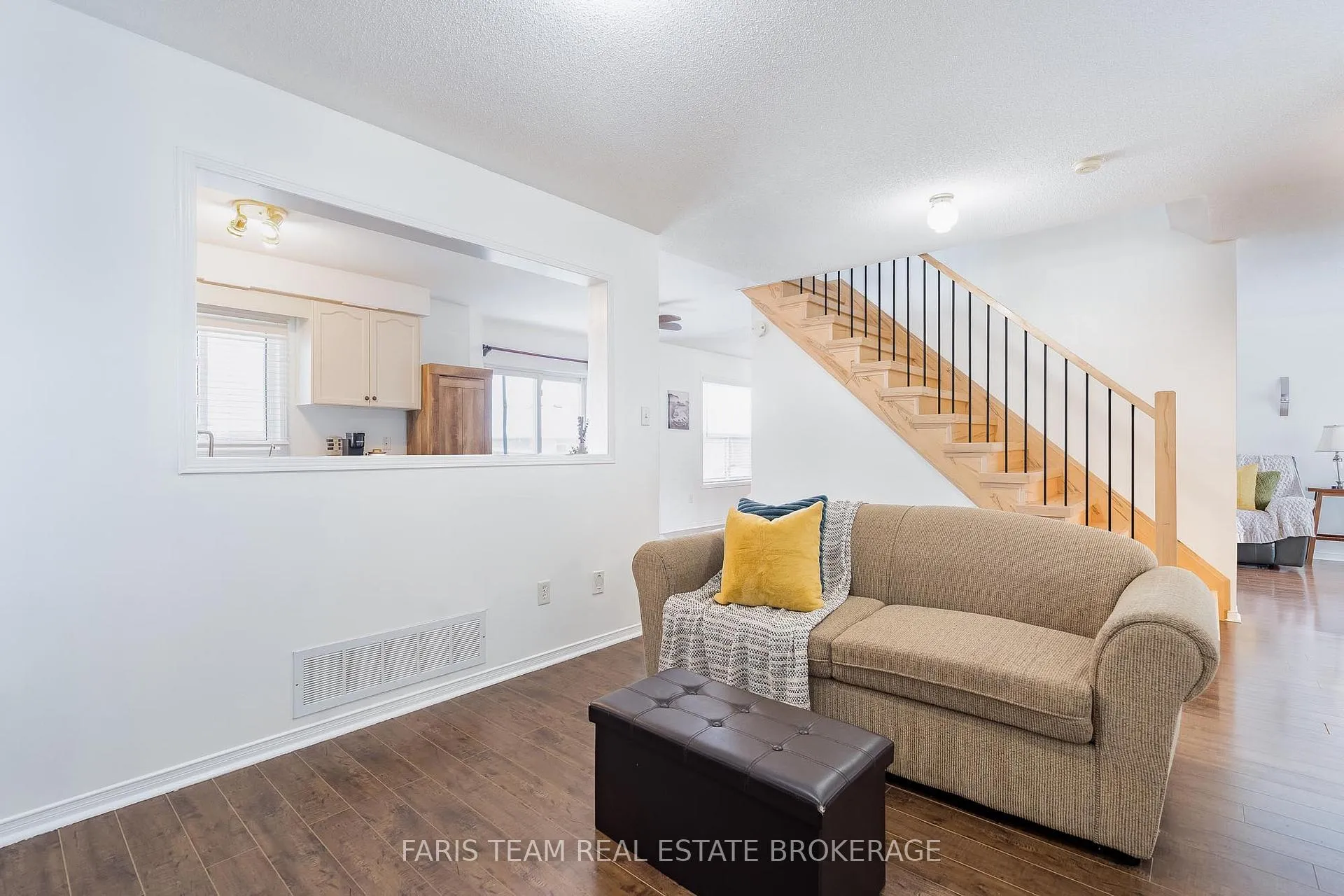 Photo 16 of 7 Round Leaf Court, Barrie, Holly — HOMEH