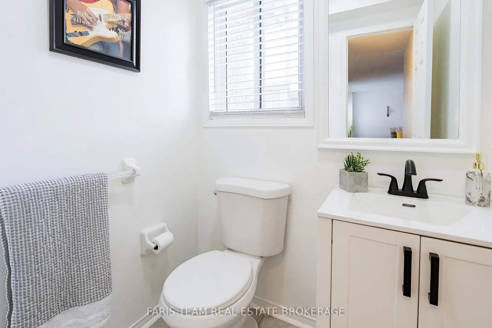 Photo 17 of 7 Round Leaf Court, Barrie, Holly — HOMEH