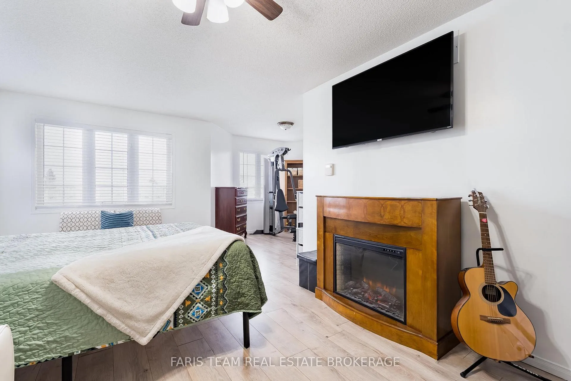 Photo 19 of 7 Round Leaf Court, Barrie, Holly — HOMEH