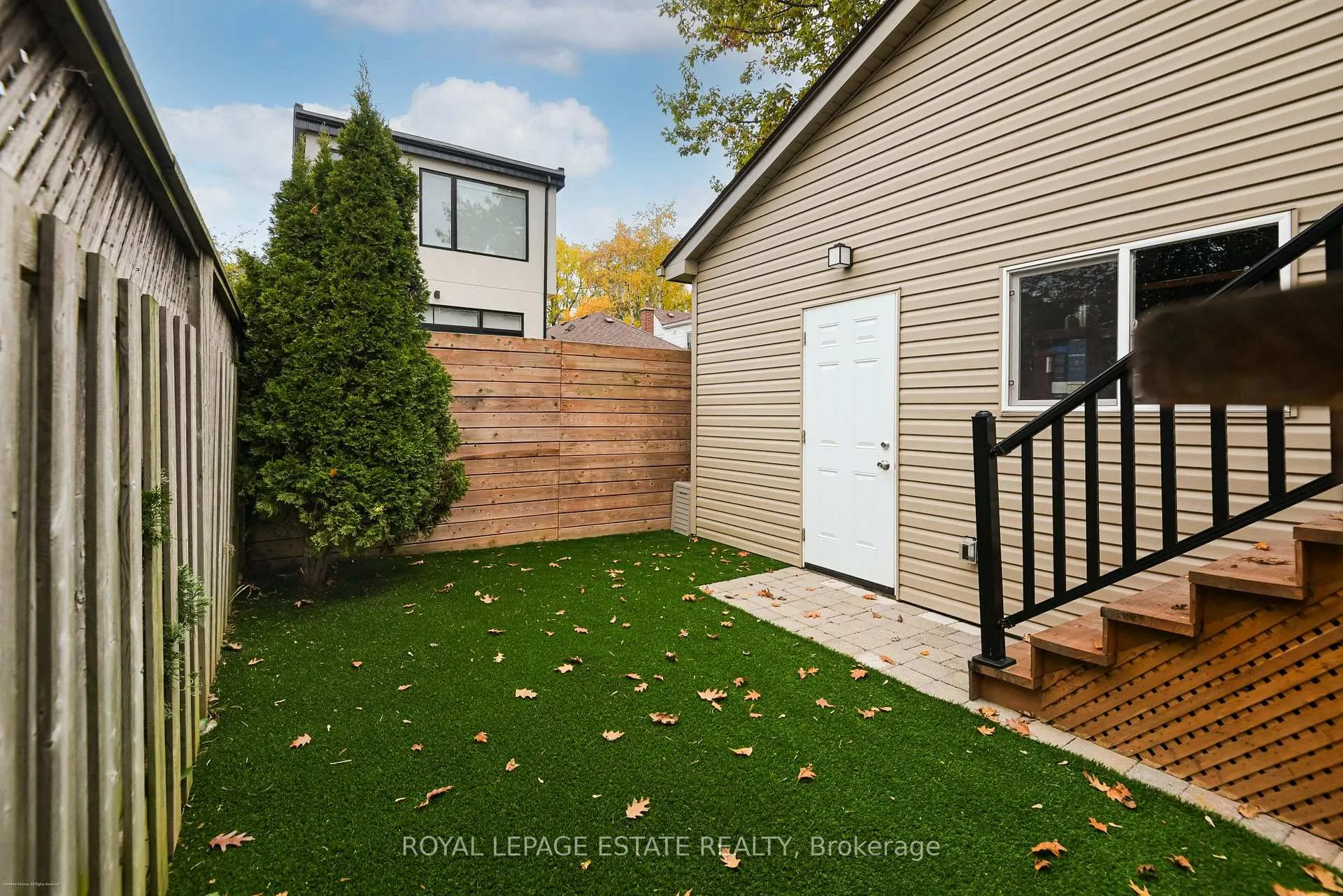 Photo 33 of 20 Westbrook Avenue, Toronto, Woodbine-Lumsden — HOMEH