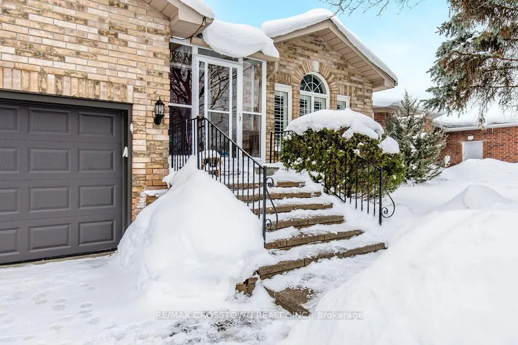 Photo 4 of 38 Brookfield Crescent, Barrie, Bayshore — HOMEH