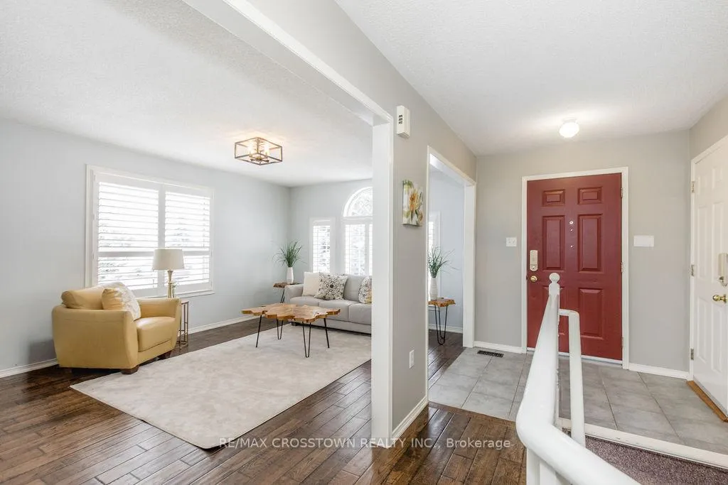 Photo 5 of 38 Brookfield Crescent, Barrie, Bayshore — HOMEH