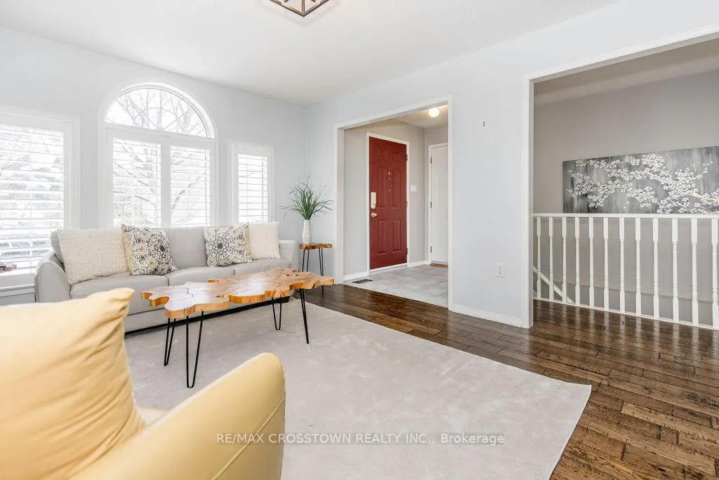 Photo 8 of 38 Brookfield Crescent, Barrie, Bayshore — HOMEH