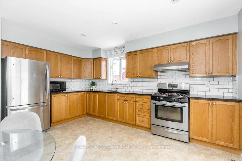 Photo 12 of 38 Brookfield Crescent, Barrie, Bayshore — HOMEH