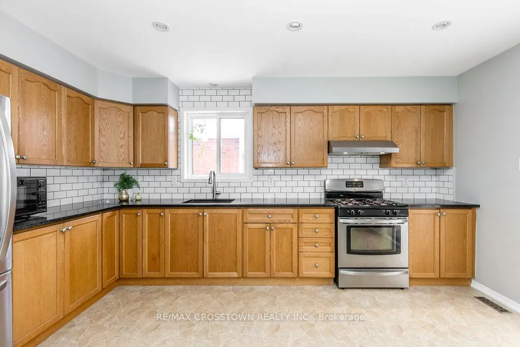 Photo 14 of 38 Brookfield Crescent, Barrie, Bayshore — HOMEH