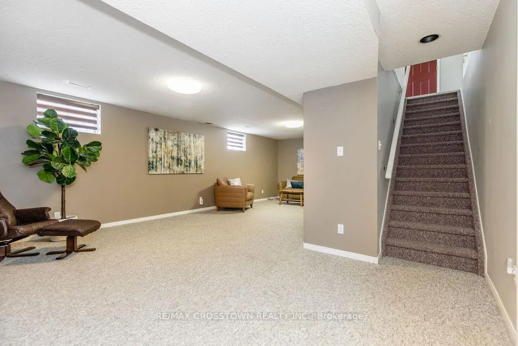 Photo 24 of 38 Brookfield Crescent, Barrie, Bayshore — HOMEH