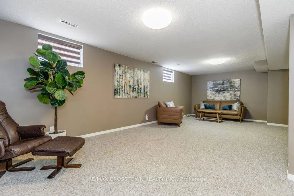Photo 25 of 38 Brookfield Crescent, Barrie, Bayshore — HOMEH