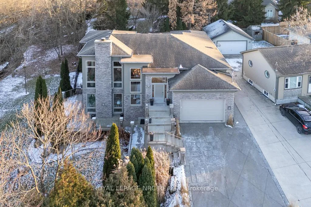 Front of 164A Lakeshore Road
