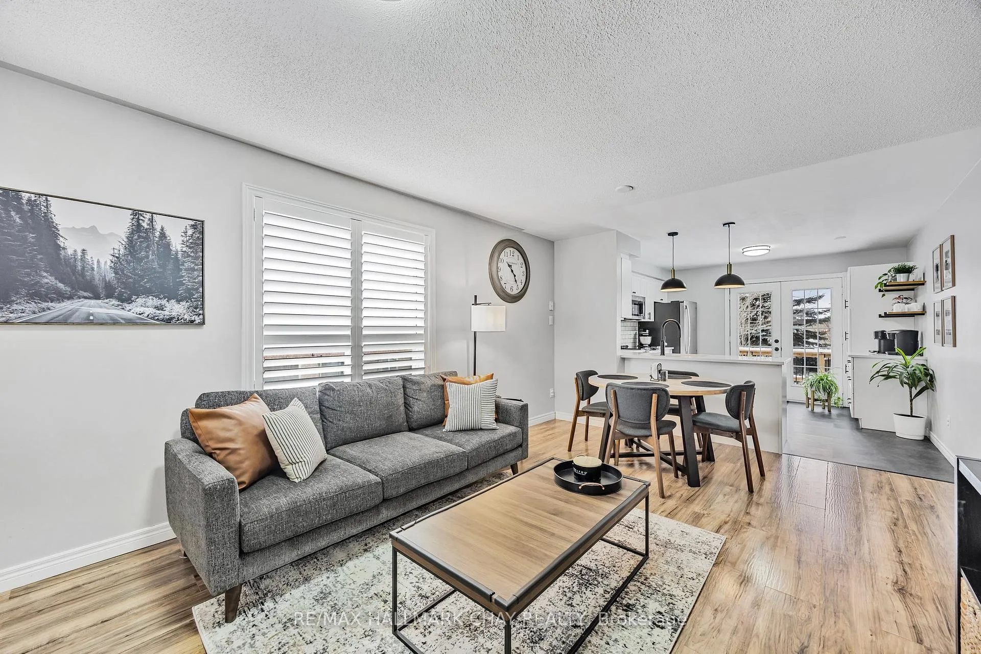 Photo 3 of 20 Seline Crescent, Barrie, Painswick South — HOMEH