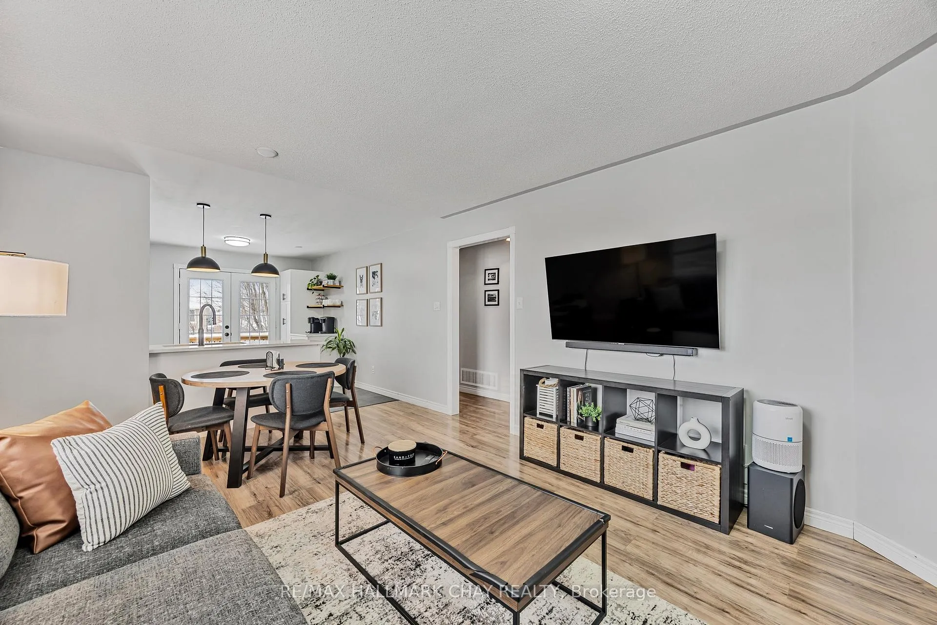 Photo 4 of 20 Seline Crescent, Barrie, Painswick South — HOMEH