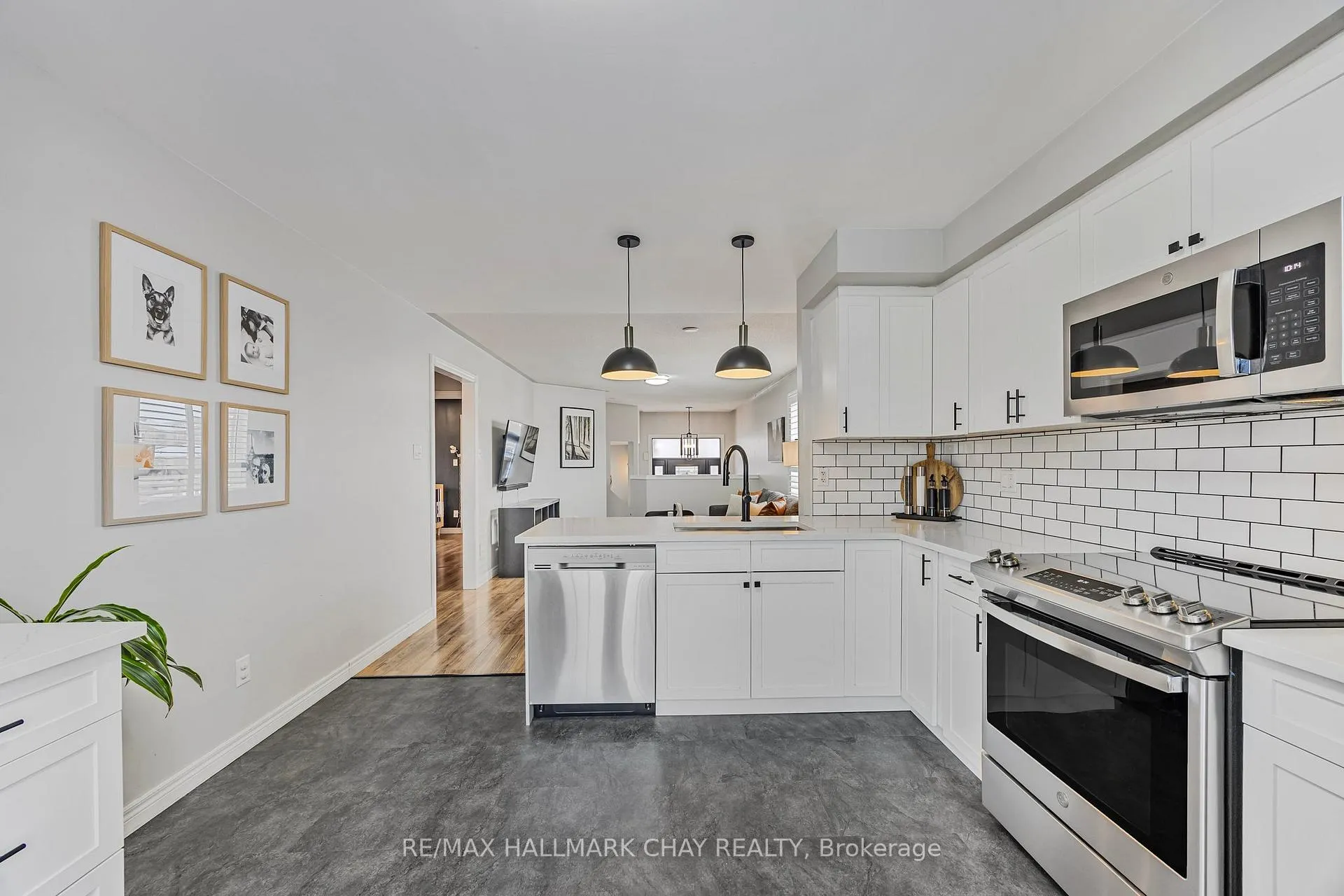 Photo 5 of 20 Seline Crescent, Barrie, Painswick South — HOMEH