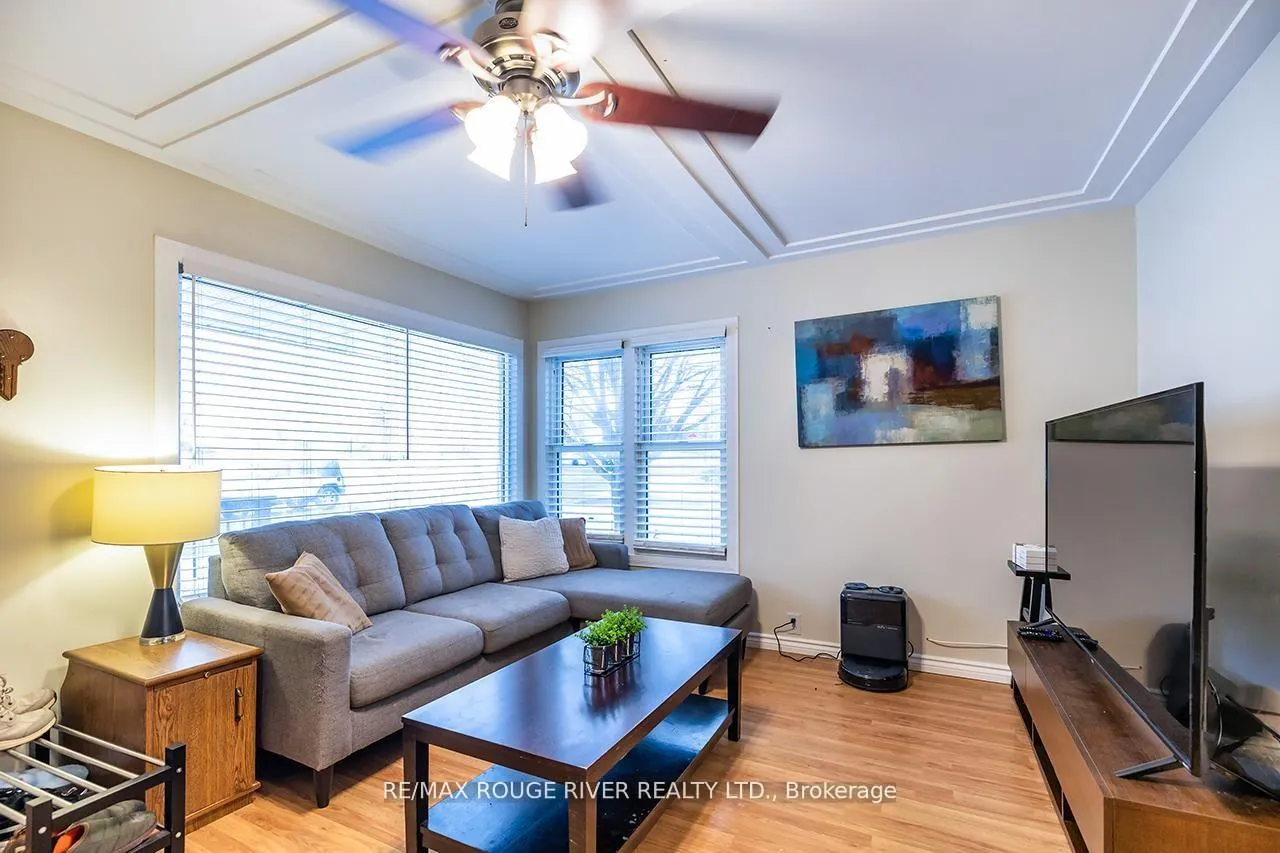 Photo 4 of 8 Birch Crescent, Ajax, Central — HOMEH