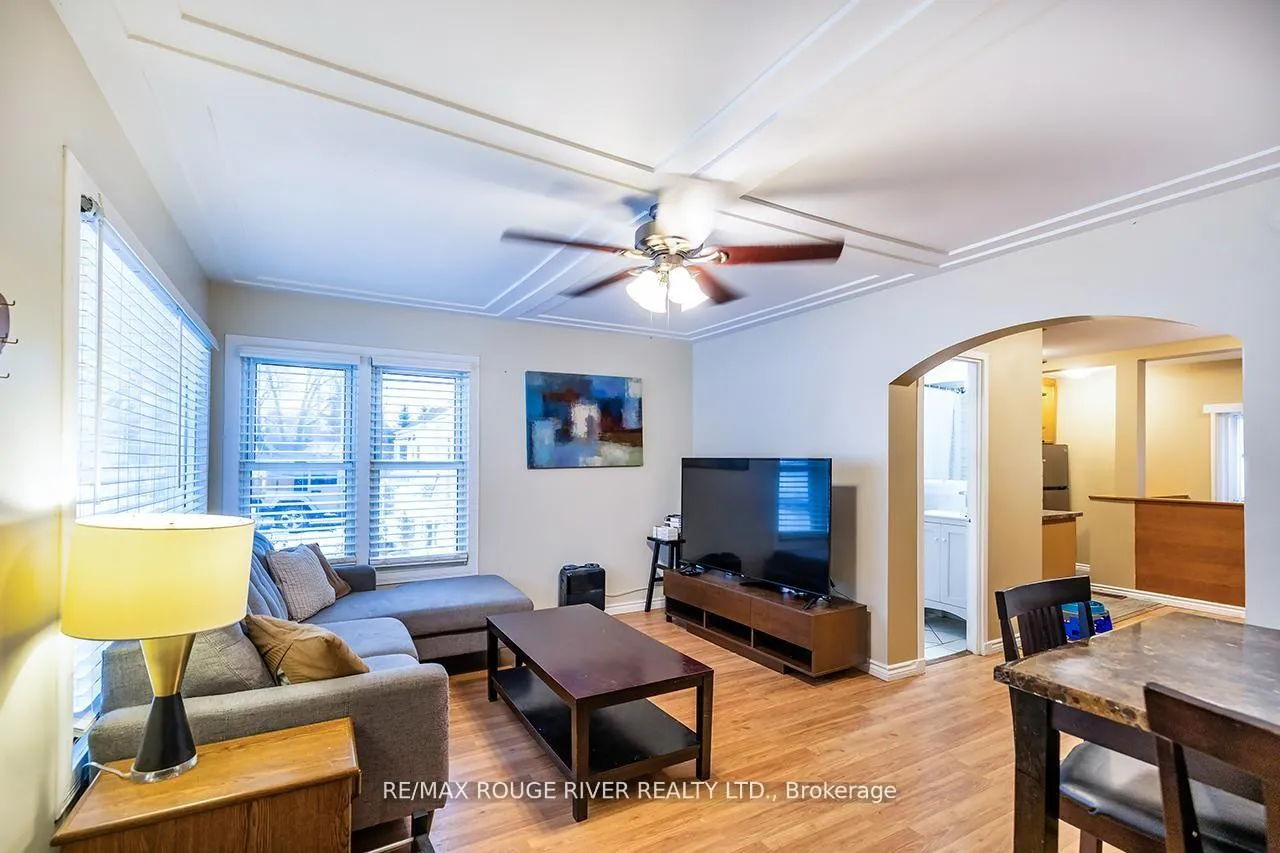 Photo 5 of 8 Birch Crescent, Ajax, Central — HOMEH