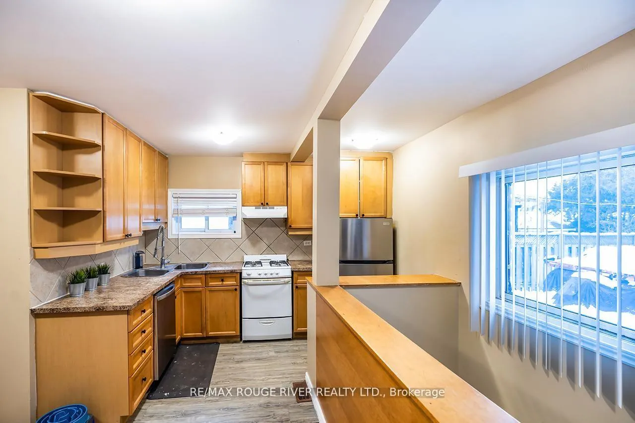 Photo 10 of 8 Birch Crescent, Ajax, Central — HOMEH