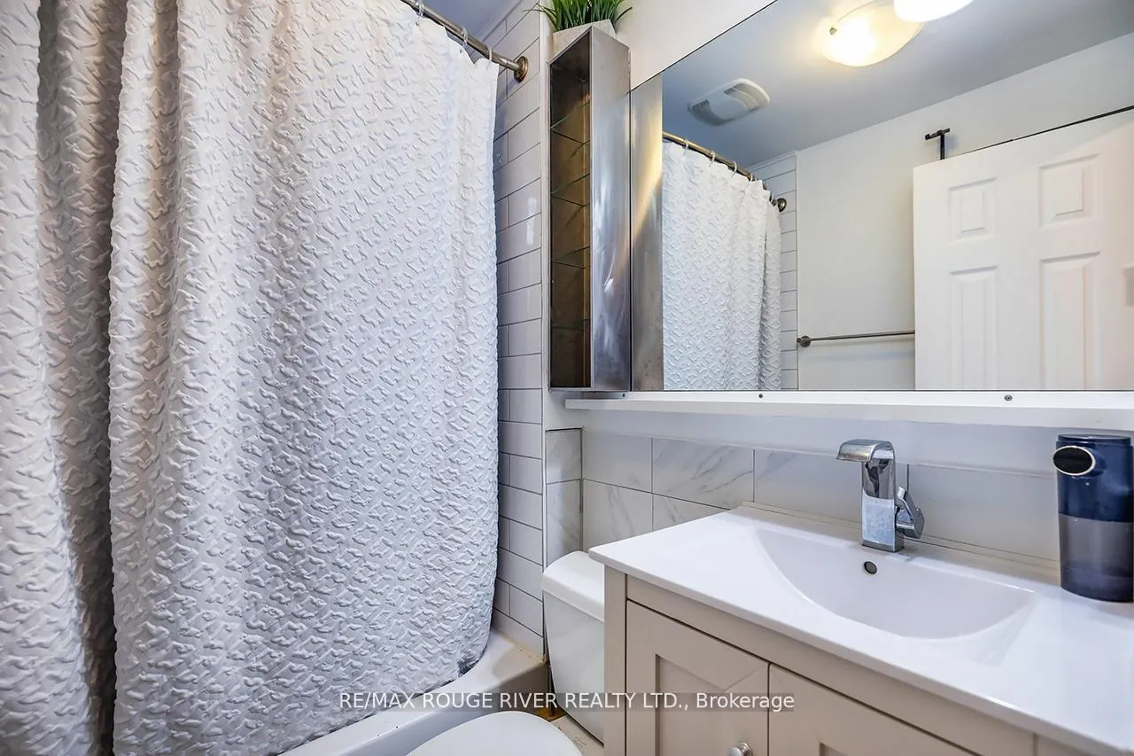 Photo 11 of 8 Birch Crescent, Ajax, Central — HOMEH