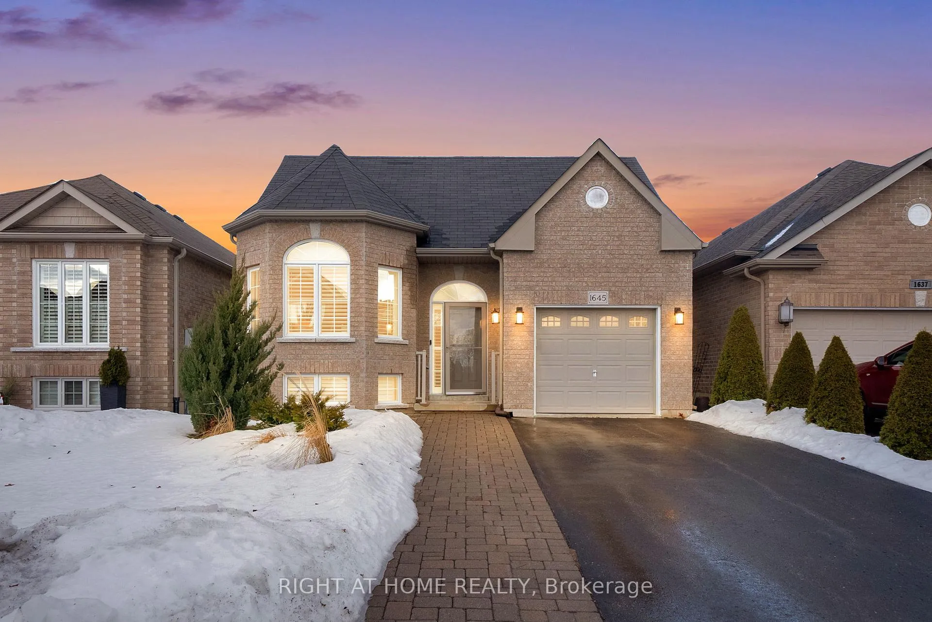 Photo 1 of 1645 Whitestone Drive, Oshawa, Samac — HOMEH