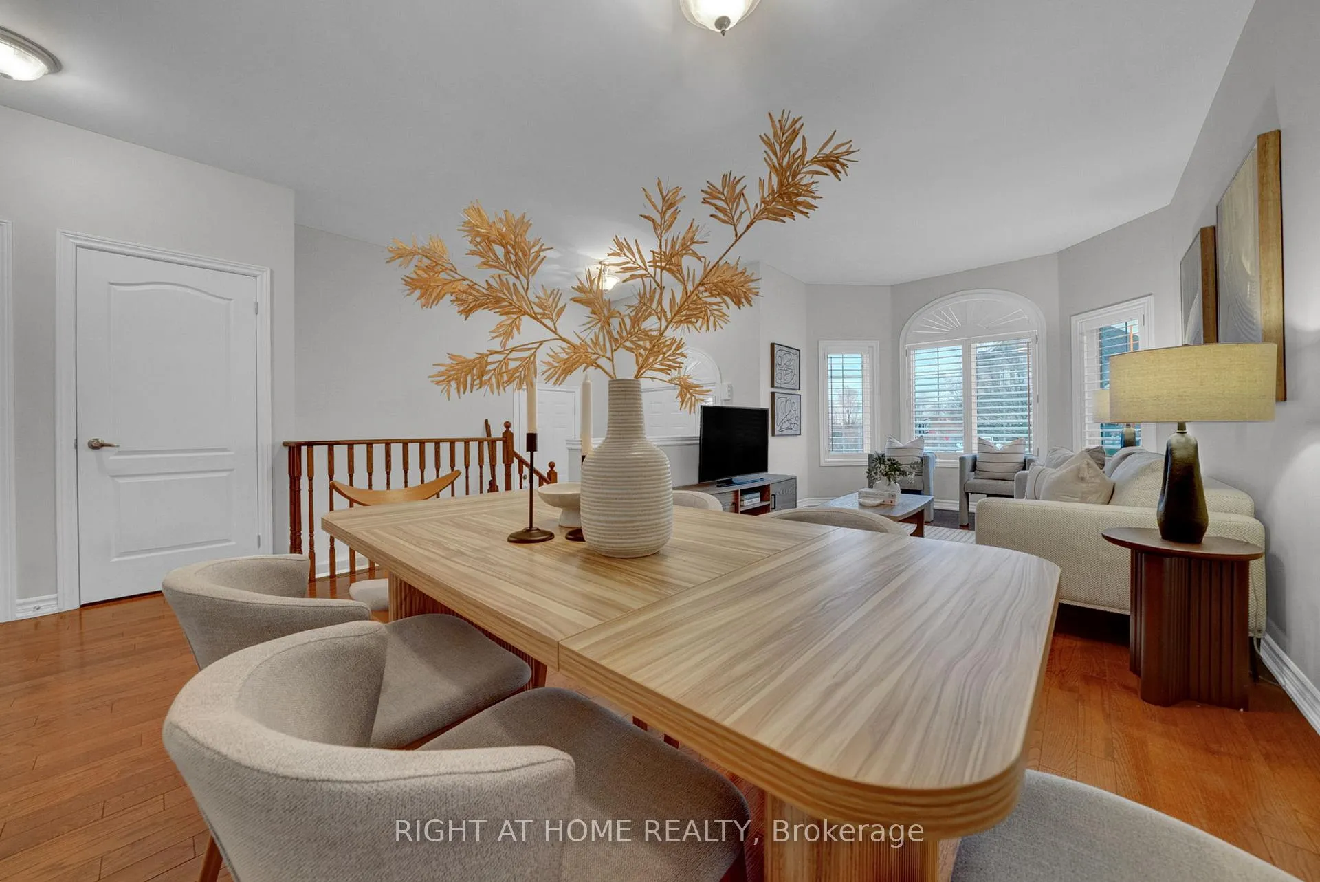 Photo 5 of 1645 Whitestone Drive, Oshawa, Samac — HOMEH