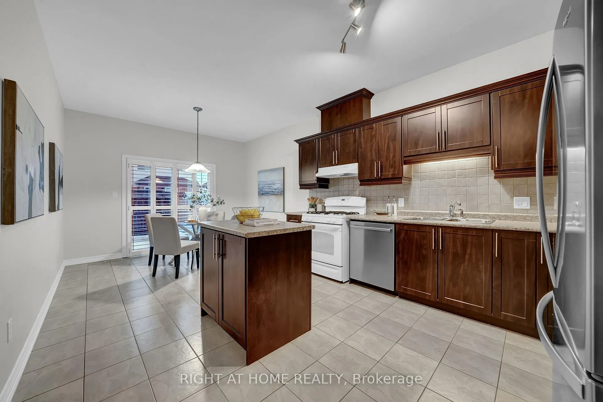 Photo 14 of 1645 Whitestone Drive, Oshawa, Samac — HOMEH