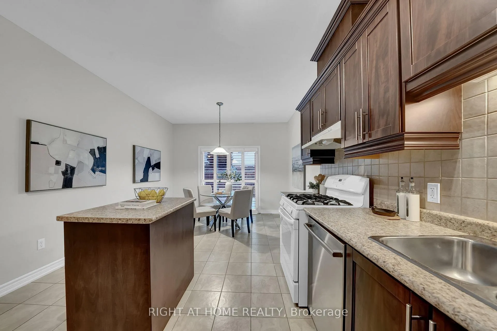 Photo 15 of 1645 Whitestone Drive, Oshawa, Samac — HOMEH