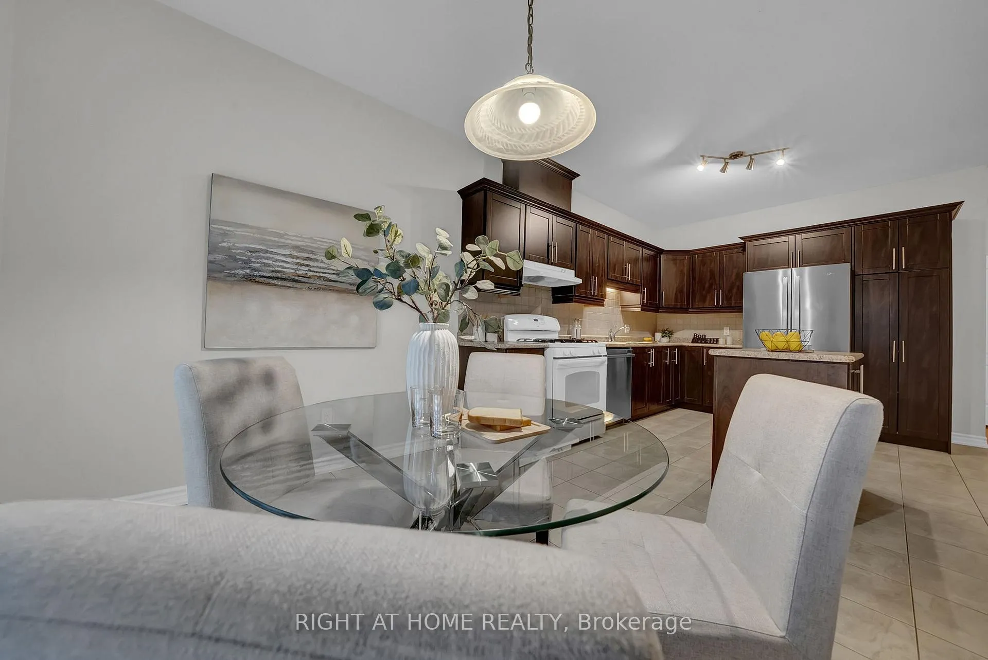 Photo 17 of 1645 Whitestone Drive, Oshawa, Samac — HOMEH