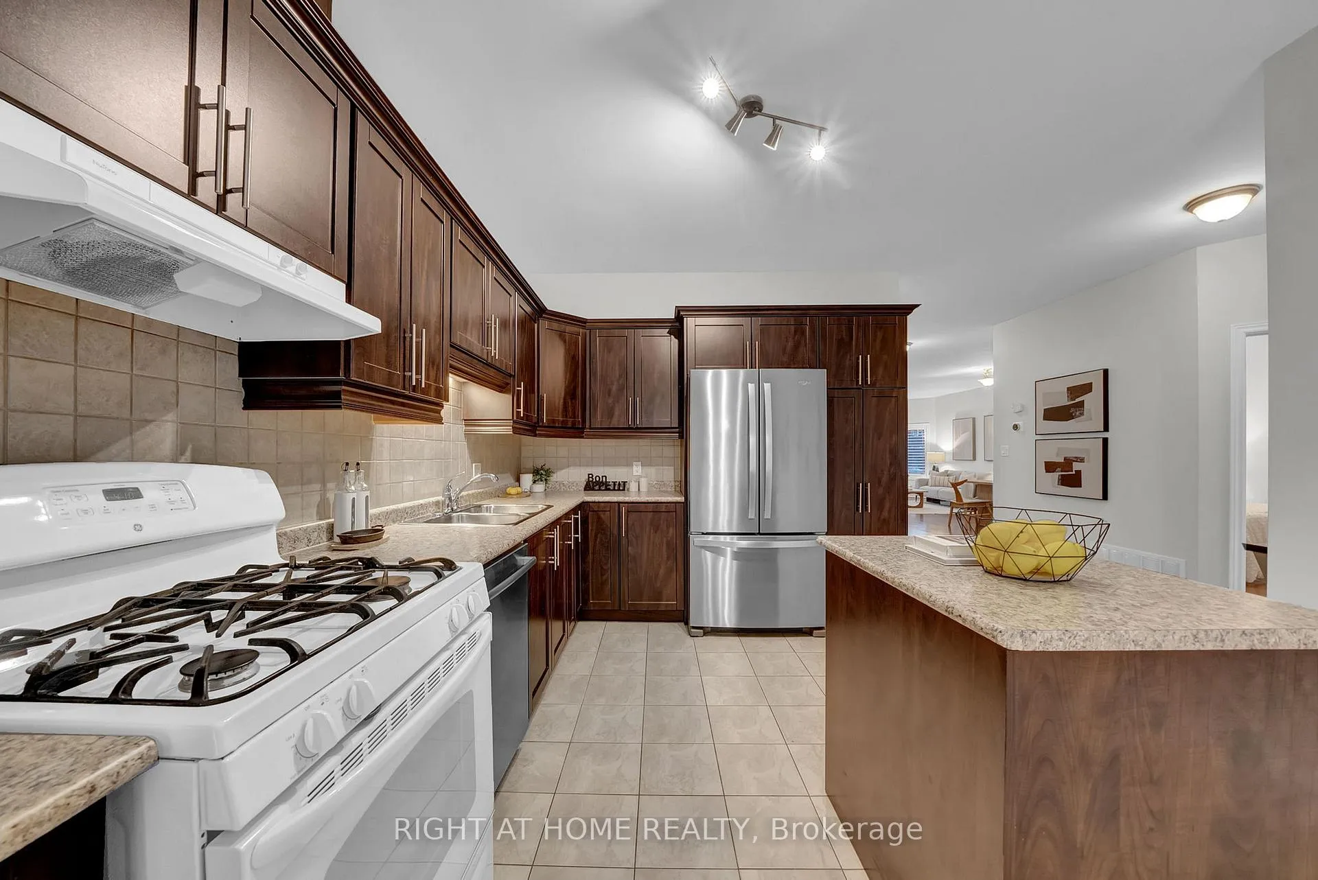 Photo 18 of 1645 Whitestone Drive, Oshawa, Samac — HOMEH