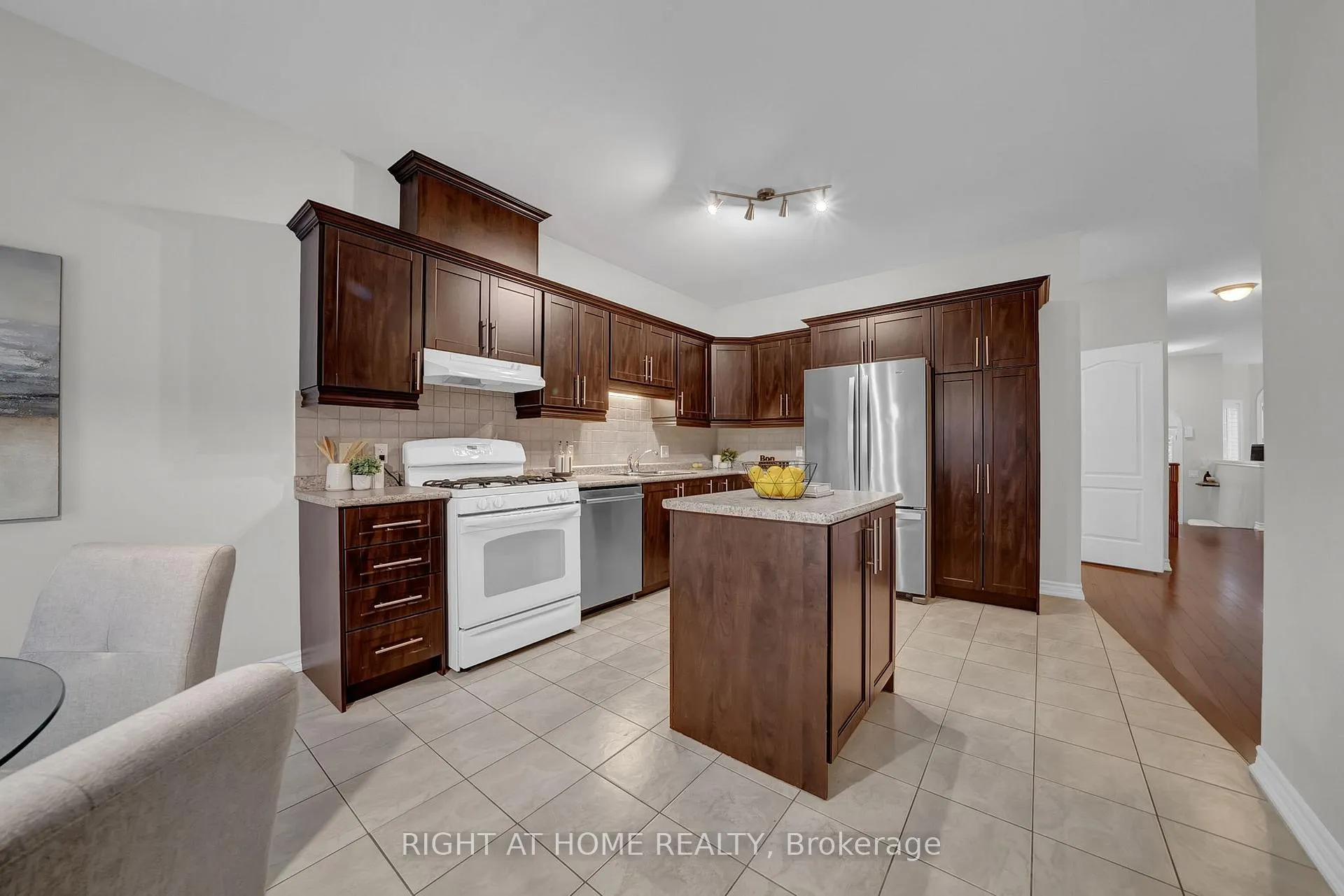 Photo 19 of 1645 Whitestone Drive, Oshawa, Samac — HOMEH
