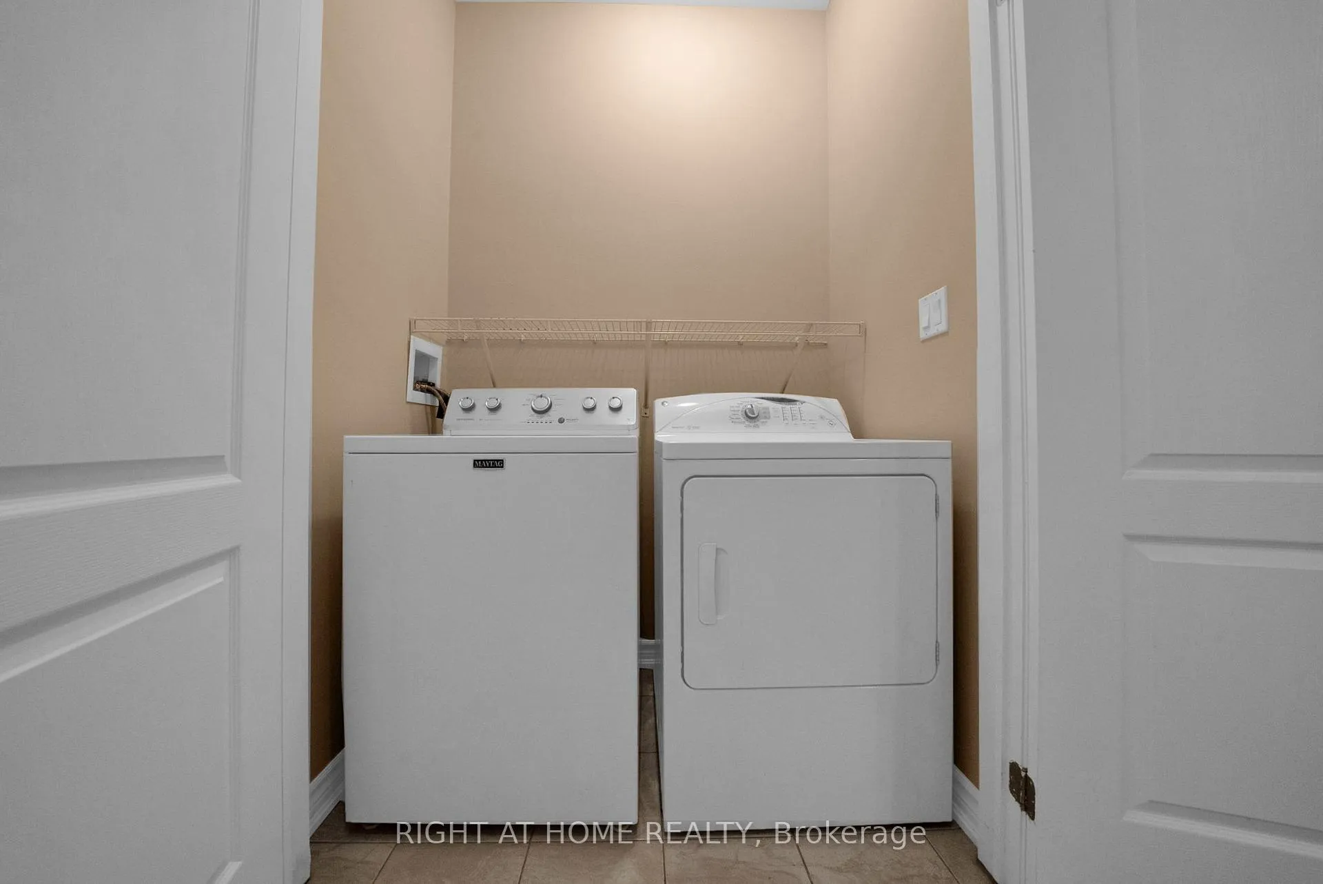 Photo 20 of 1645 Whitestone Drive, Oshawa, Samac — HOMEH