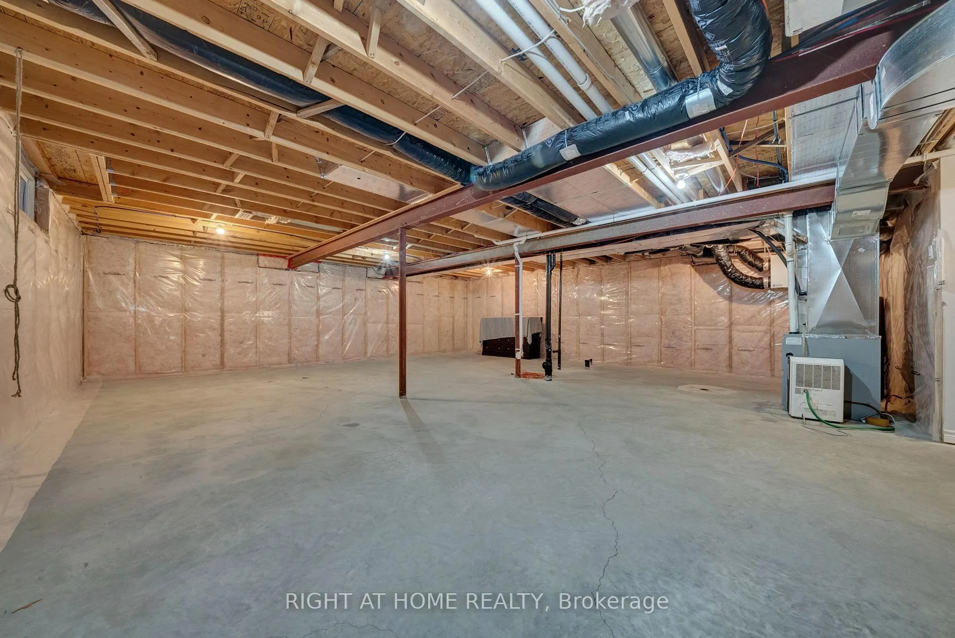 Photo 30 of 1645 Whitestone Drive, Oshawa, Samac — HOMEH