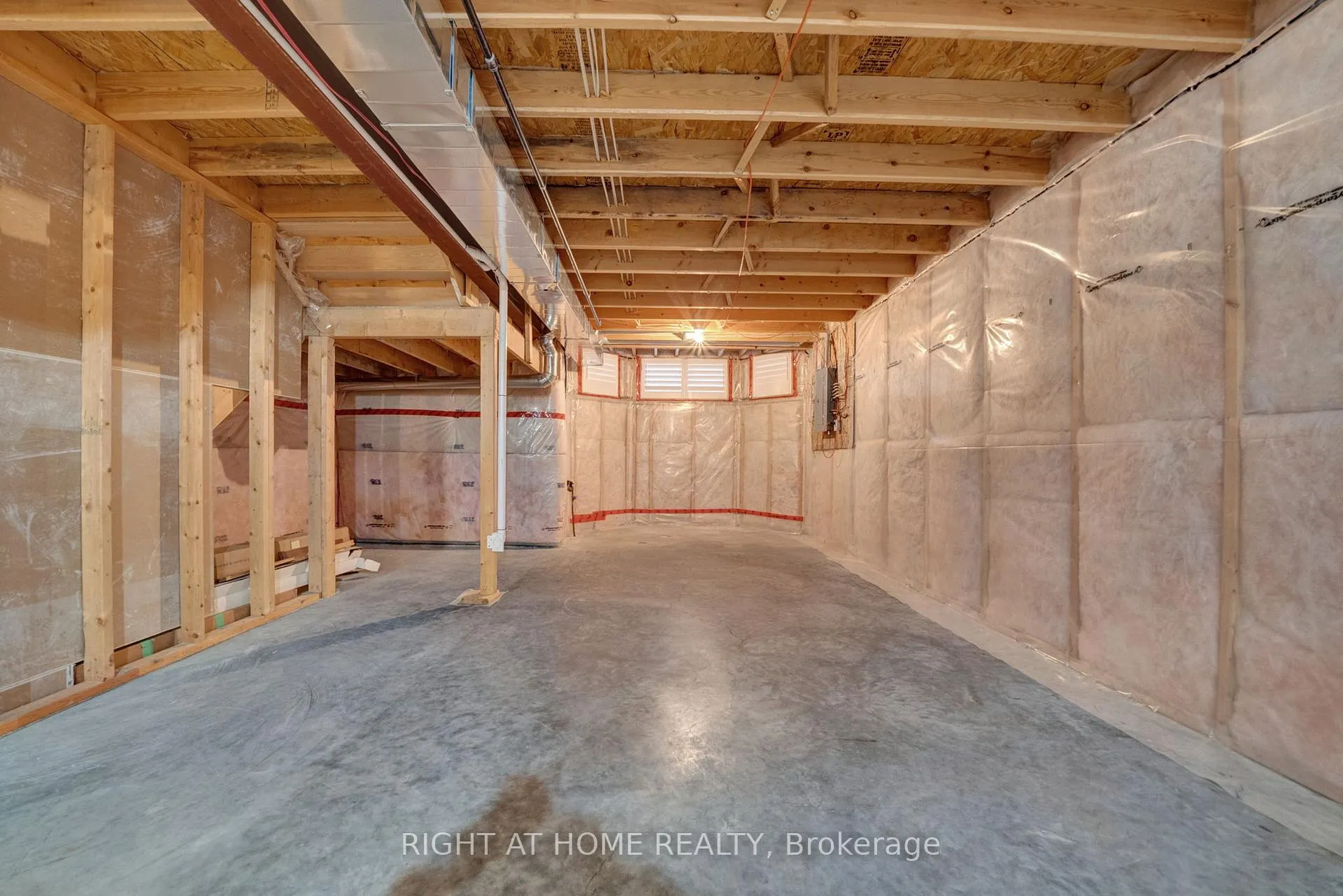Photo 31 of 1645 Whitestone Drive, Oshawa, Samac — HOMEH