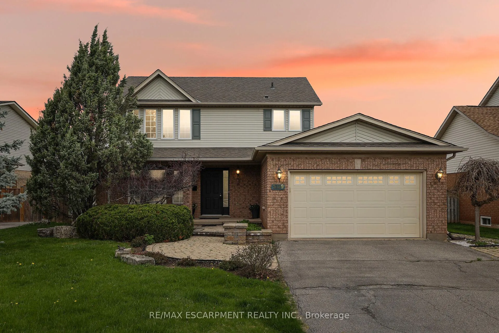 Photo 1 of 5129 Crimson King Way, Lincoln, Beamsville — HOMEH