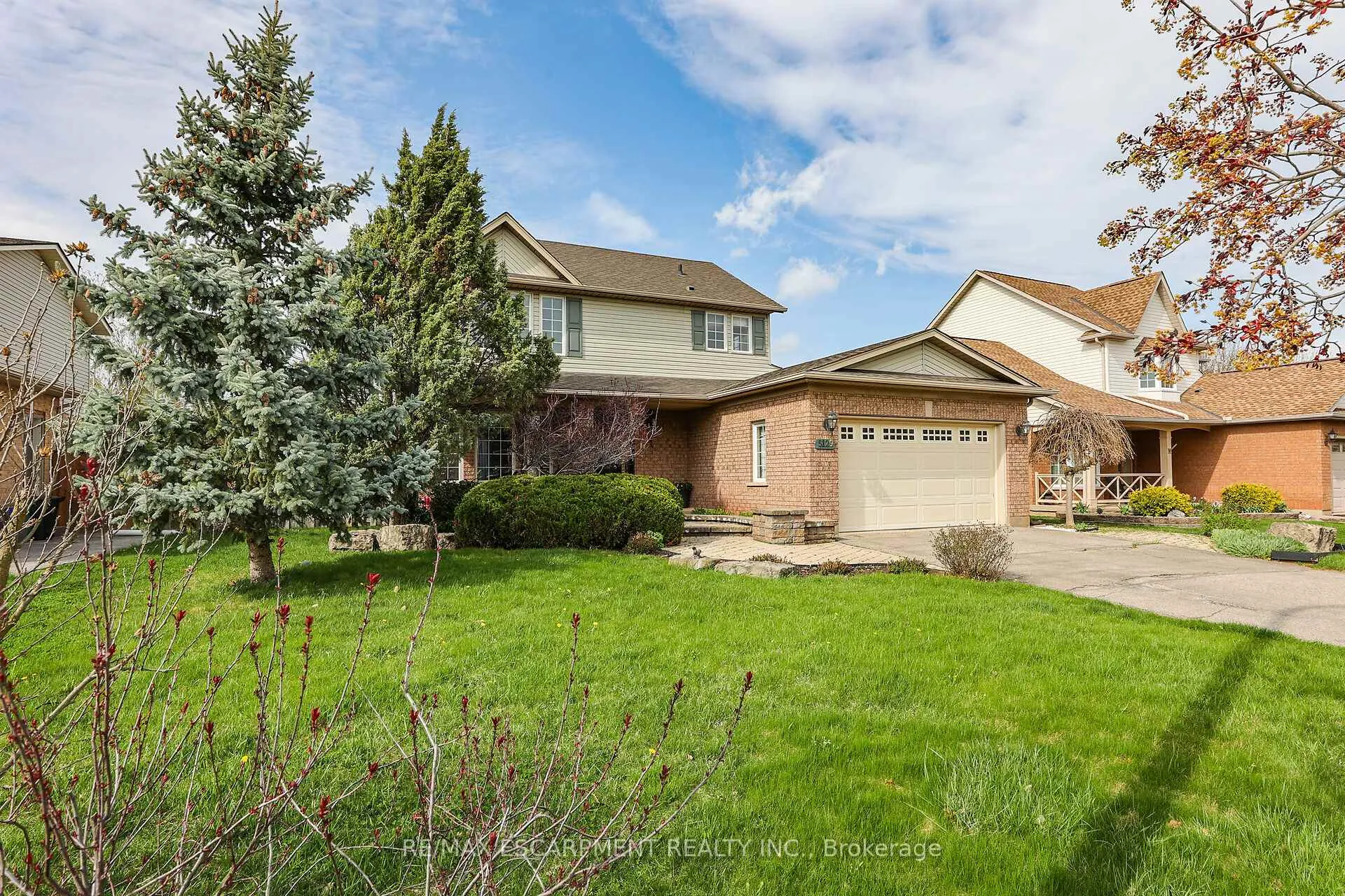 Photo 3 of 5129 Crimson King Way, Lincoln, Beamsville — HOMEH