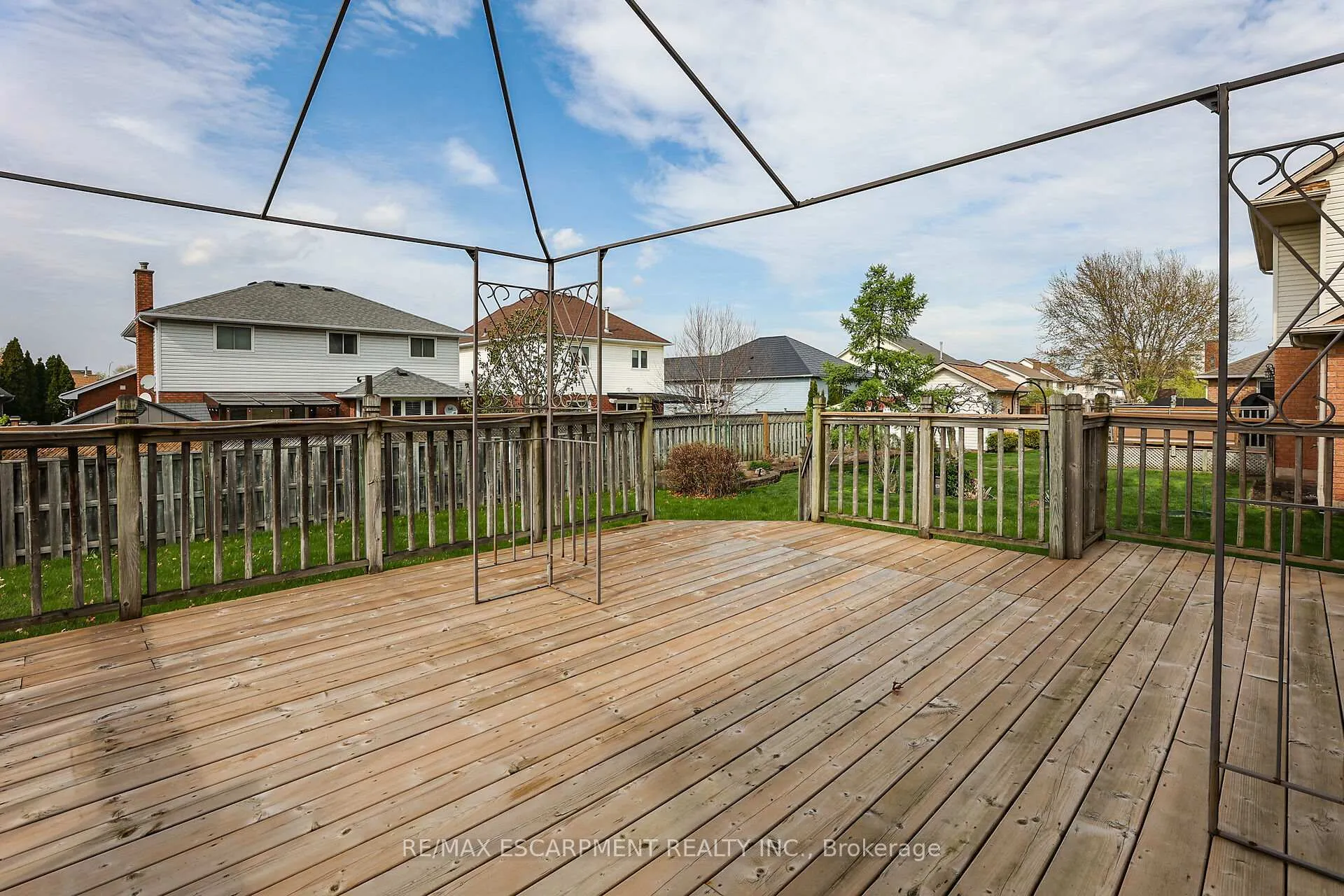 Photo 10 of 5129 Crimson King Way, Lincoln, Beamsville — HOMEH