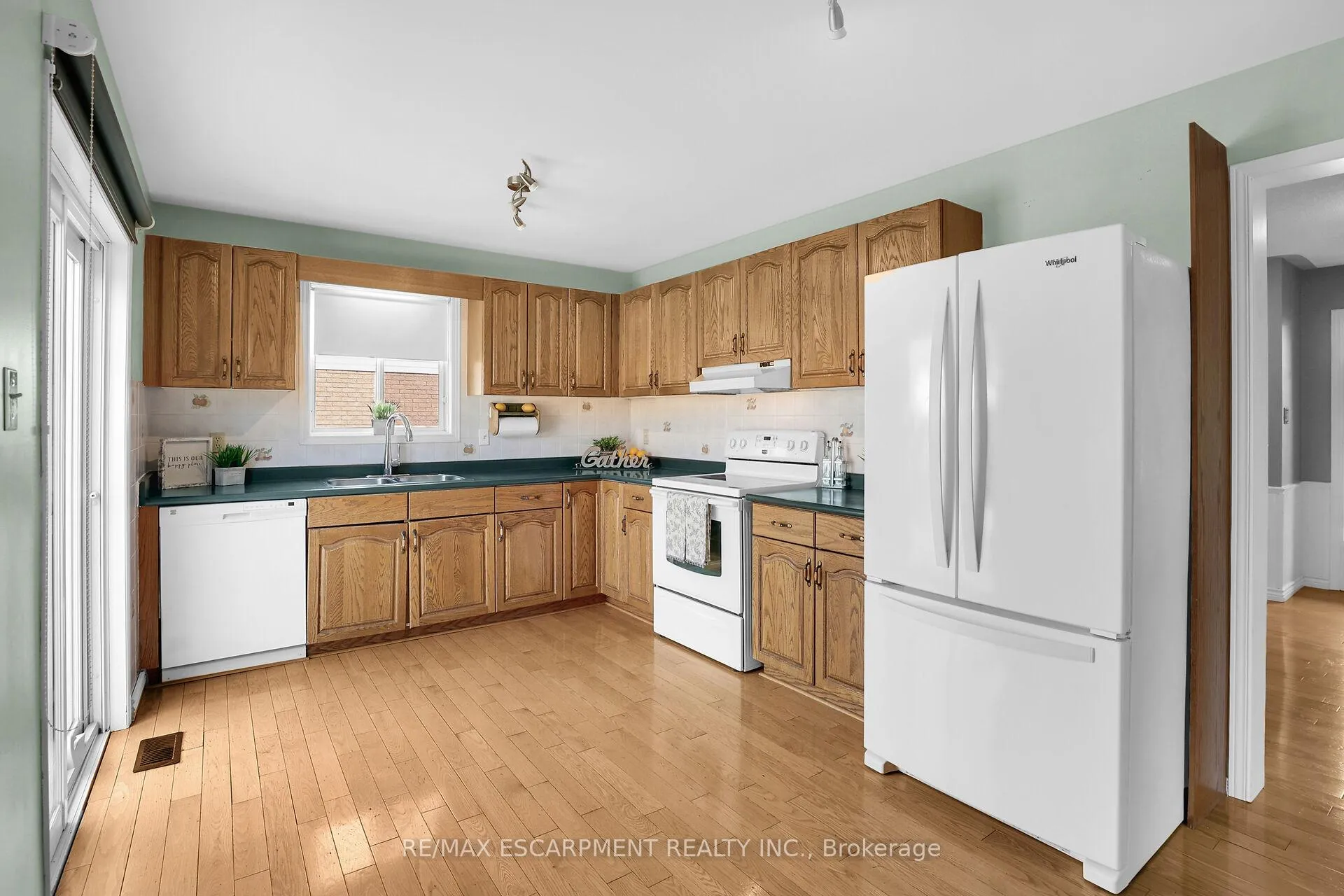Photo 14 of 5129 Crimson King Way, Lincoln, Beamsville — HOMEH