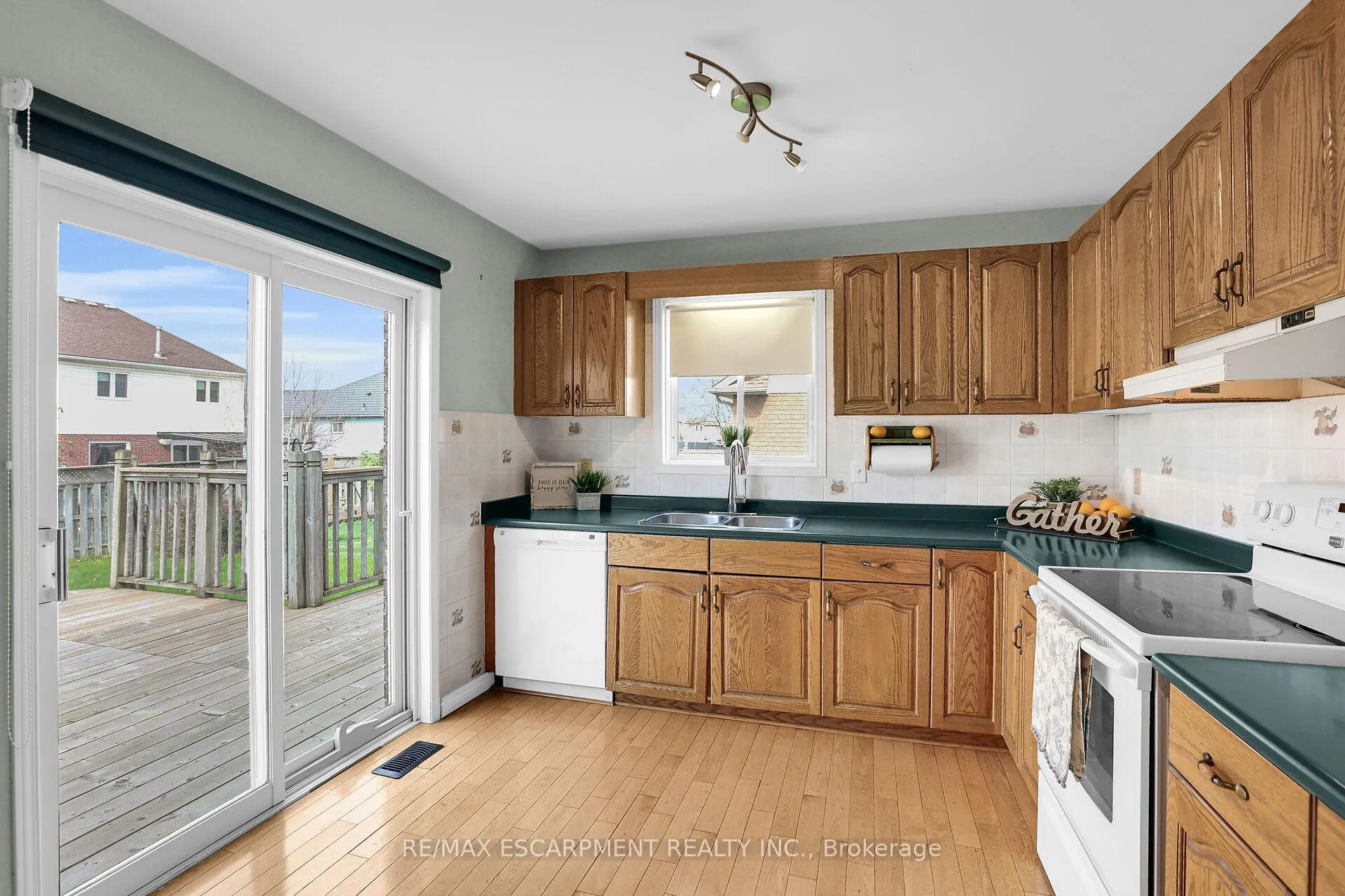 Photo 16 of 5129 Crimson King Way, Lincoln, Beamsville — HOMEH