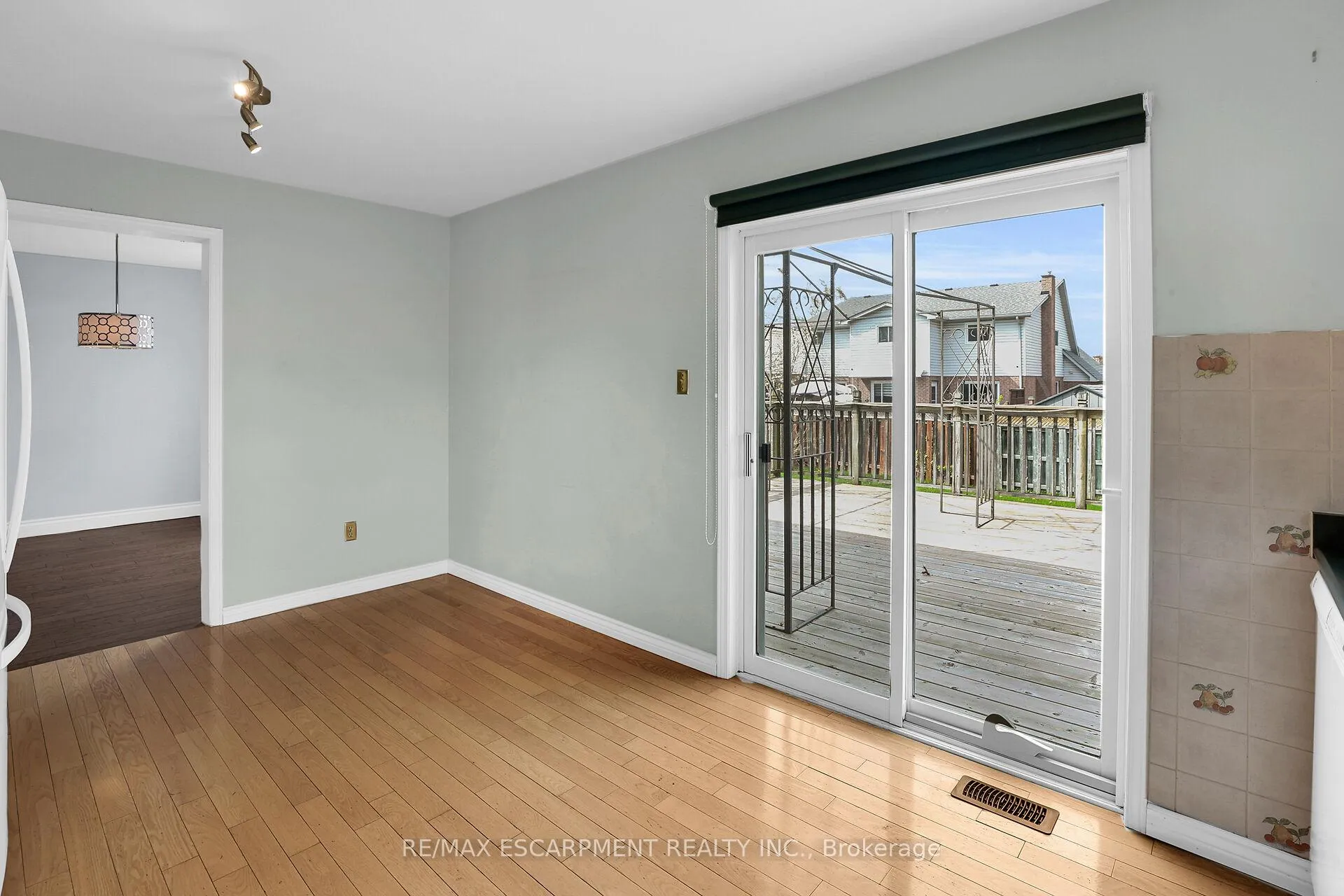 Photo 17 of 5129 Crimson King Way, Lincoln, Beamsville — HOMEH
