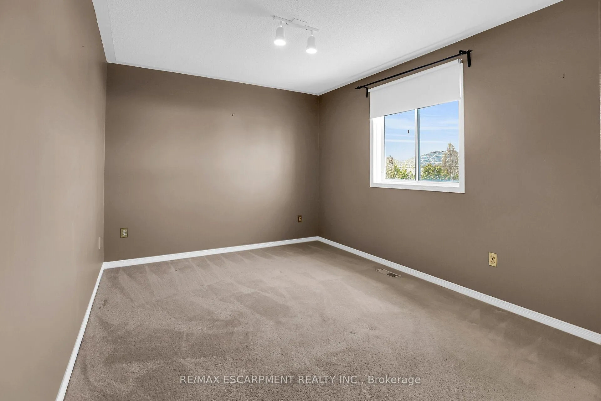 Photo 24 of 5129 Crimson King Way, Lincoln, Beamsville — HOMEH