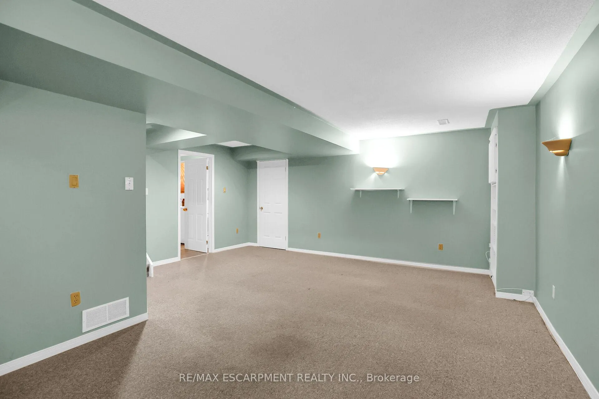Photo 32 of 5129 Crimson King Way, Lincoln, Beamsville — HOMEH