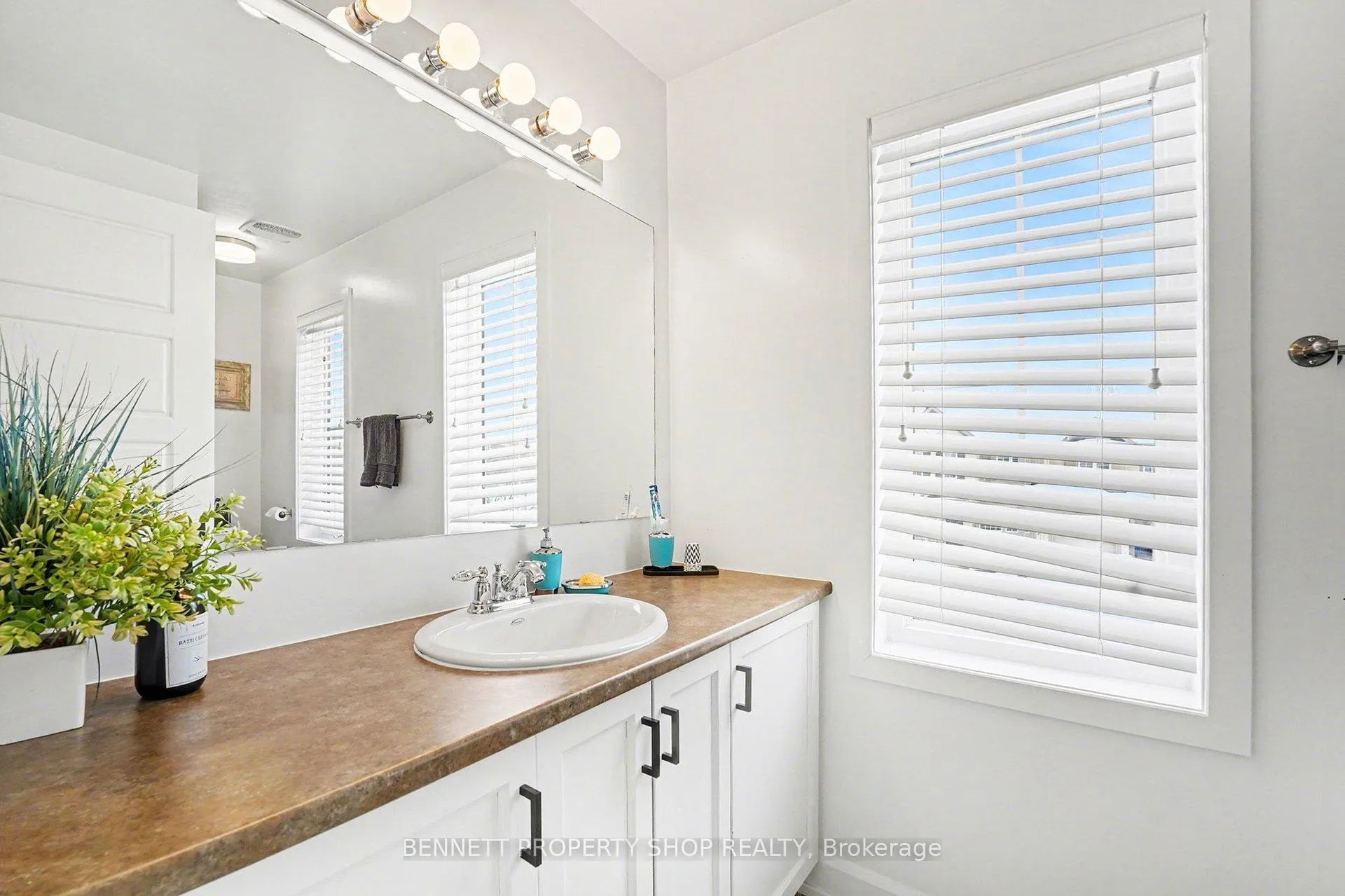 Photo 10 of 427 Montserrat Street, Ottawa, Stittsville (North) — HOMEH