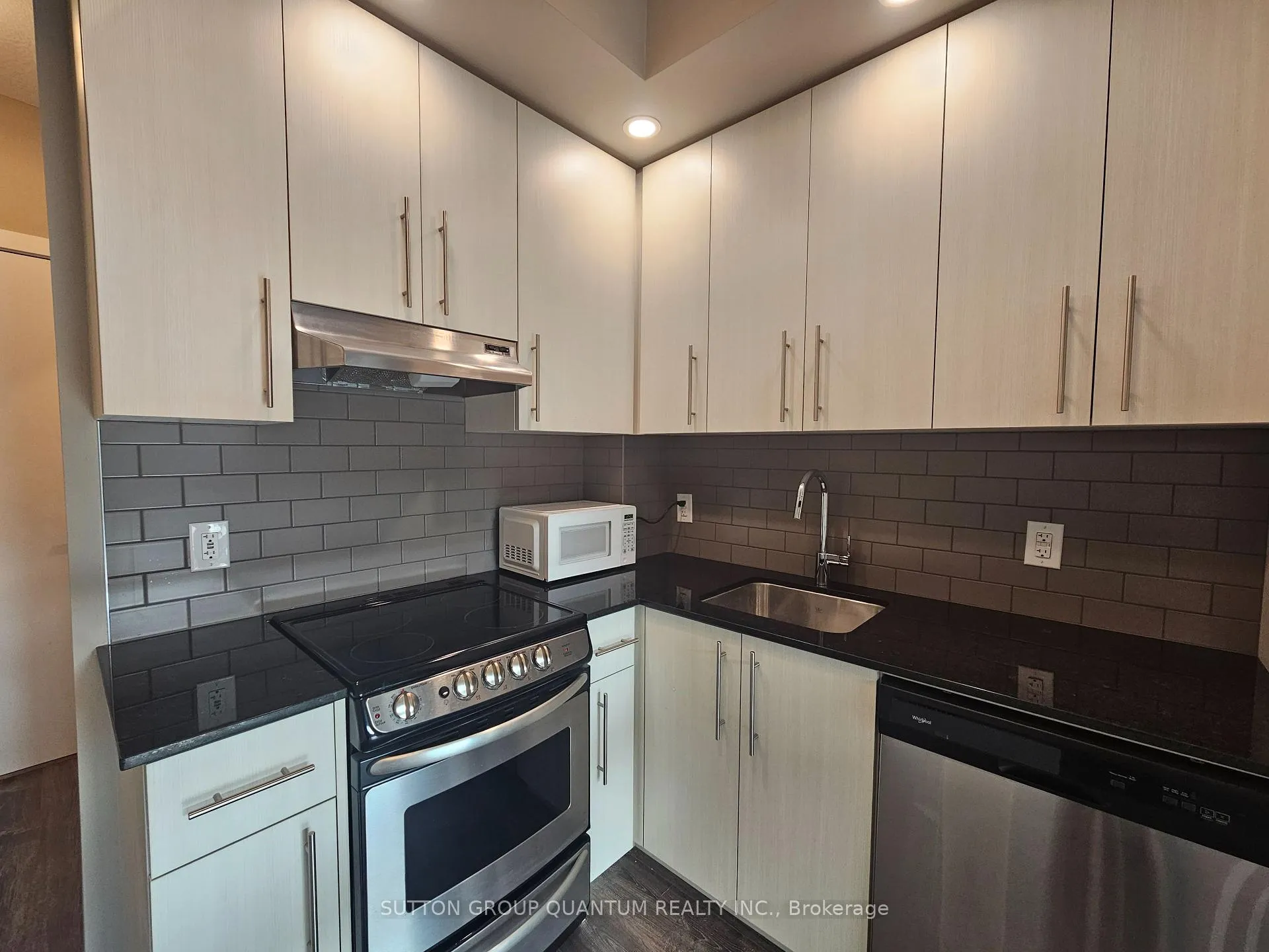 Photo 6 of Unit 415, 10 Esplanade Lane, Grimsby, Grimsby Beach — HOMEH
