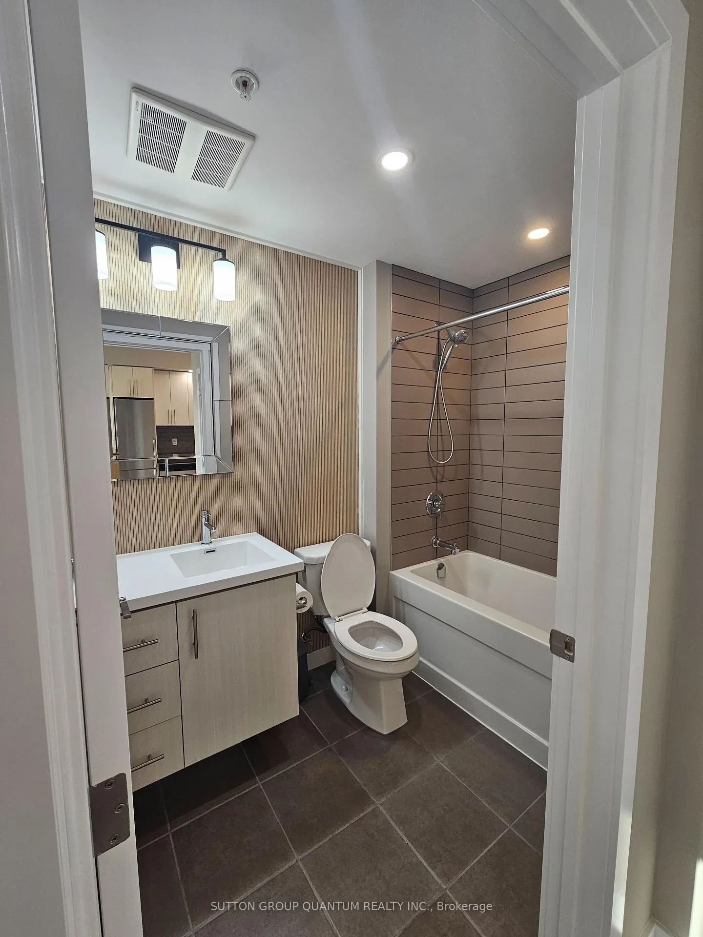 Photo 12 of Unit 415, 10 Esplanade Lane, Grimsby, Grimsby Beach — HOMEH