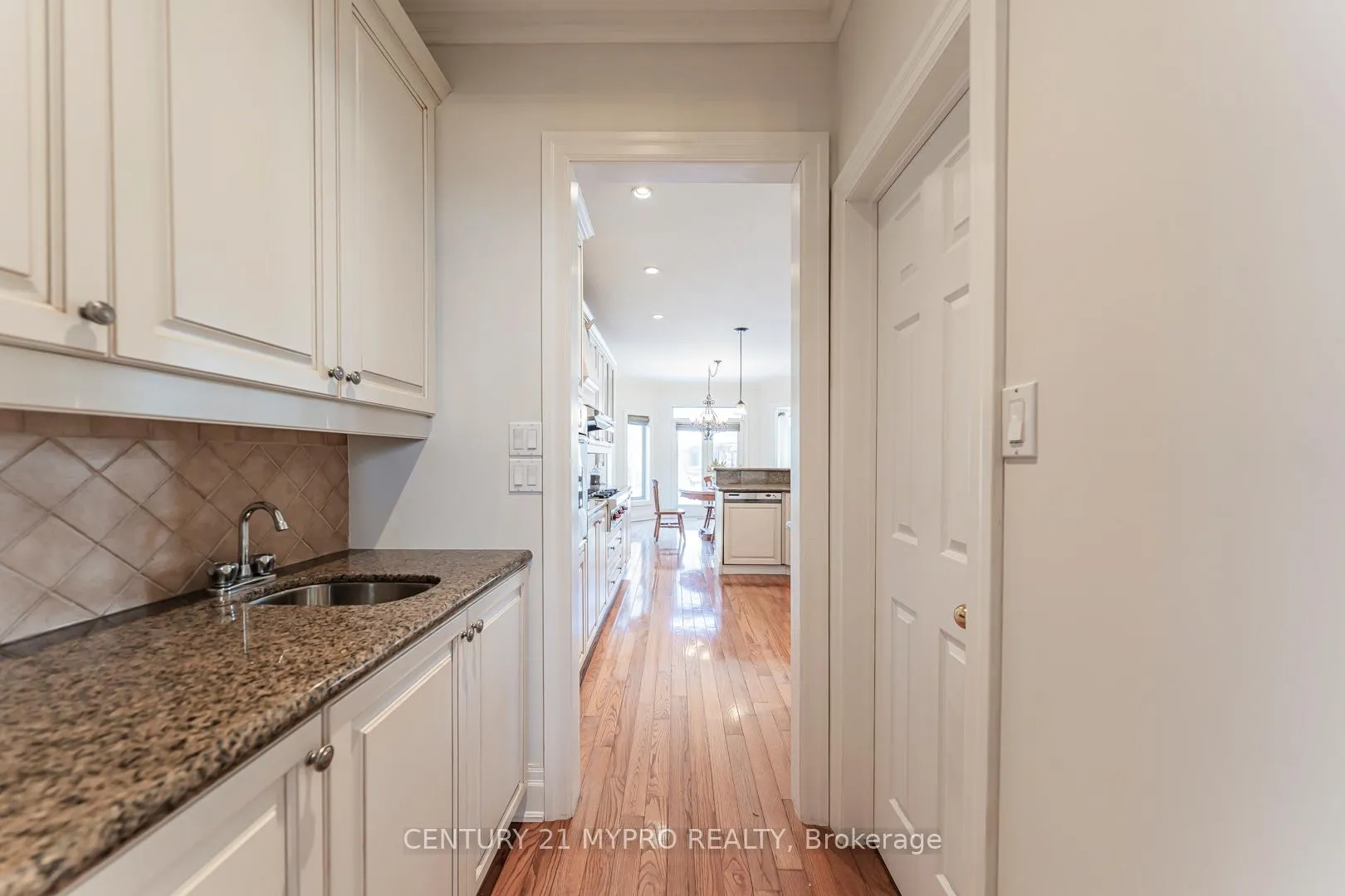 Photo 17 of 1033 Kestell Boulevard, Oakville, Joshua Creek — HOMEH