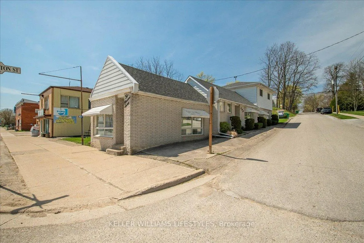 Photo 3 of 1802 Longwoods Road, Southwest Middlesex, Wardsville — HOMEH