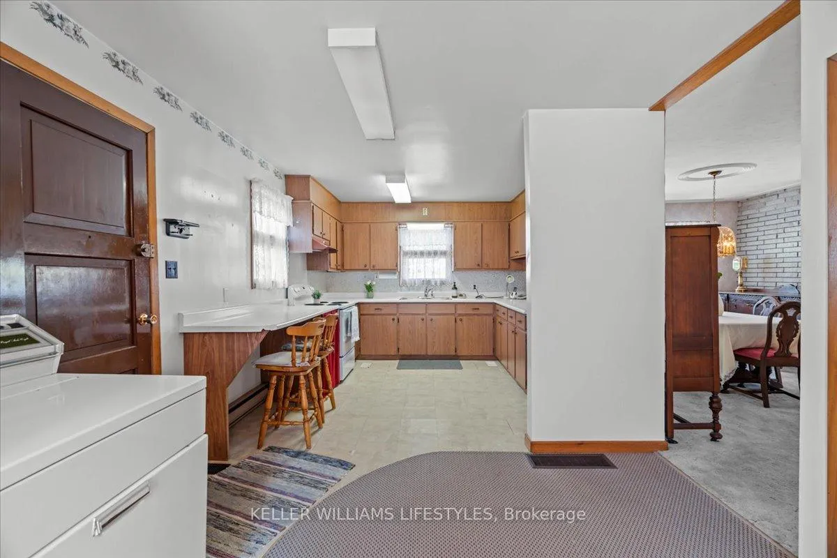 Photo 4 of 1802 Longwoods Road, Southwest Middlesex, Wardsville — HOMEH
