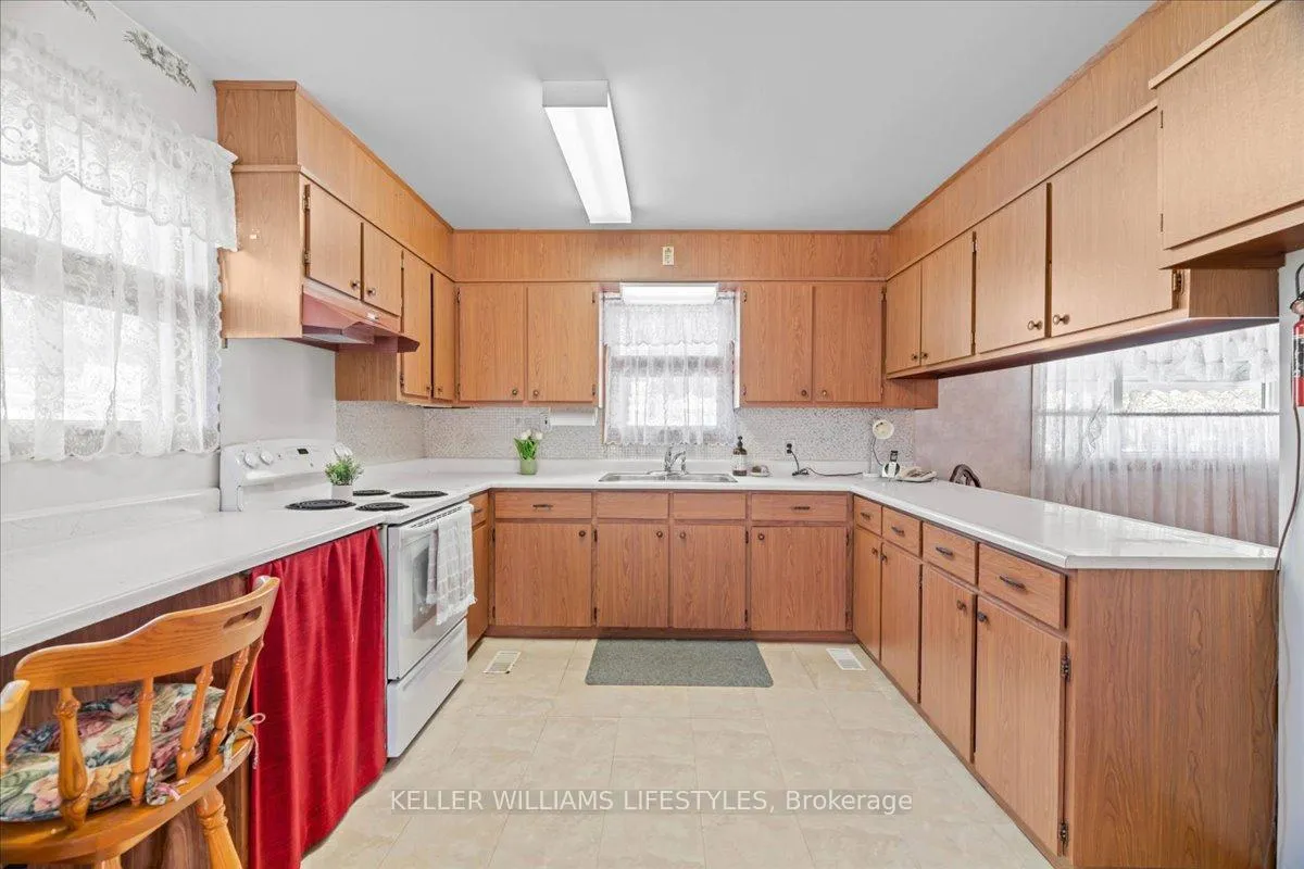 Photo 5 of 1802 Longwoods Road, Southwest Middlesex, Wardsville — HOMEH