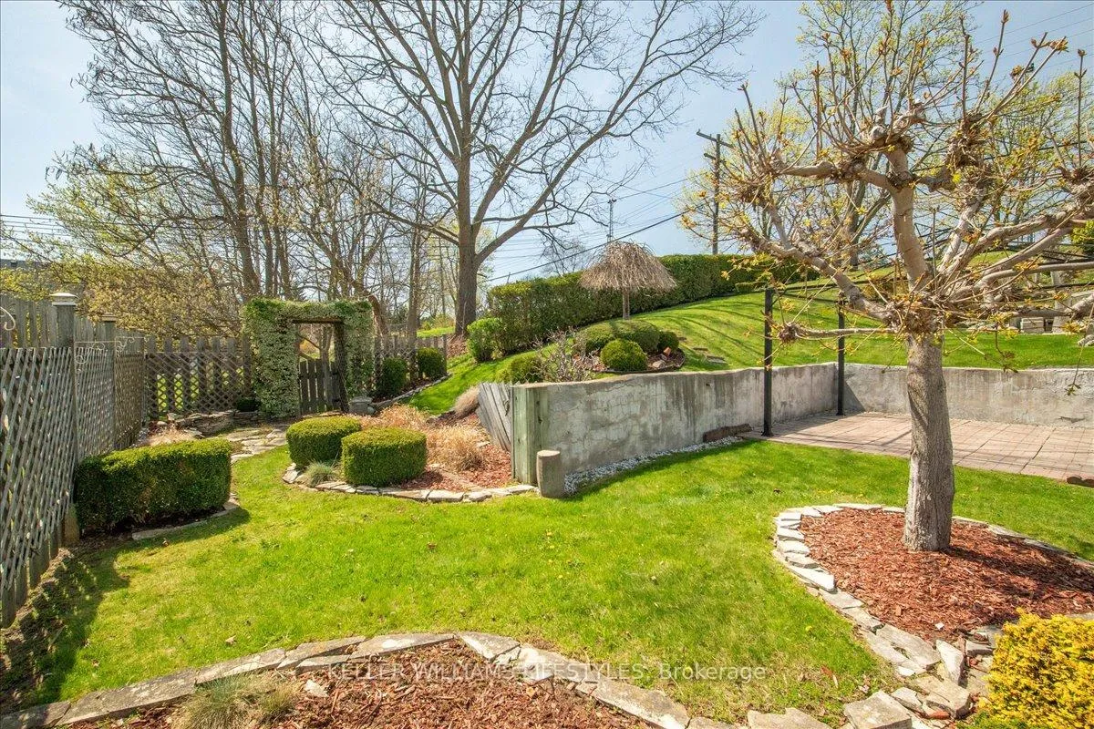 Photo 25 of 1802 Longwoods Road, Southwest Middlesex, Wardsville — HOMEH
