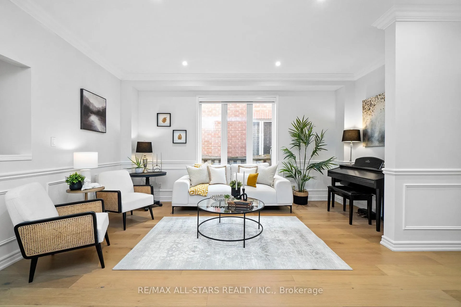 Photo 3 of 28 White Cedar Drive, Markham, Legacy — HOMEH